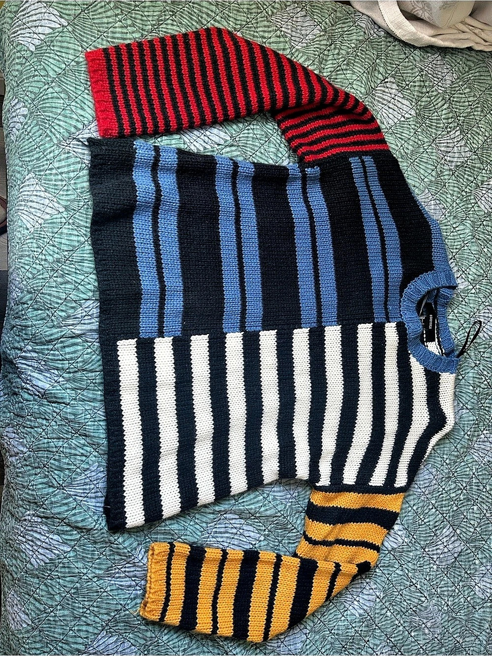 Forever 21 Striped Sweater Size Medium